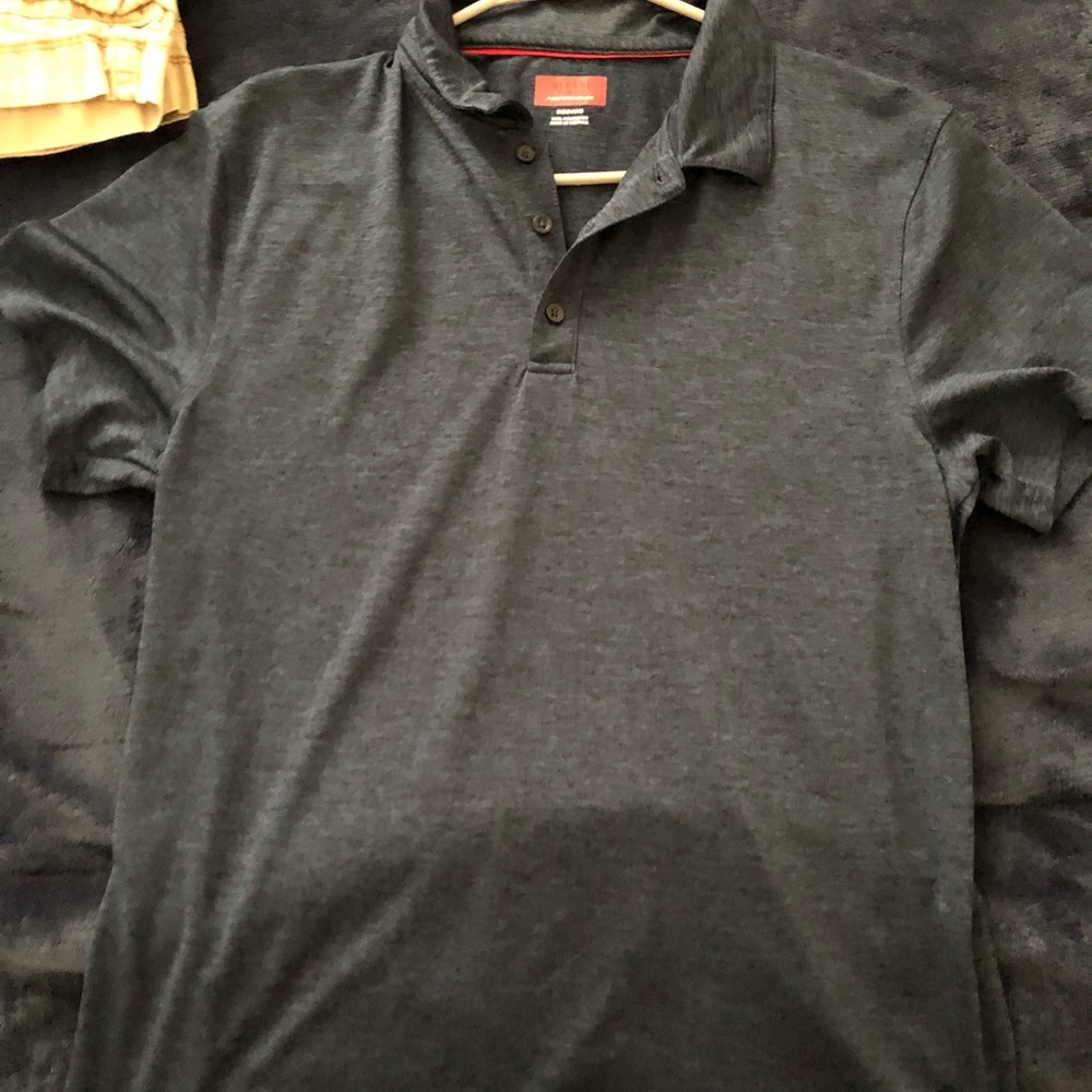 Navy blue men’s alfani polo. Performance fit